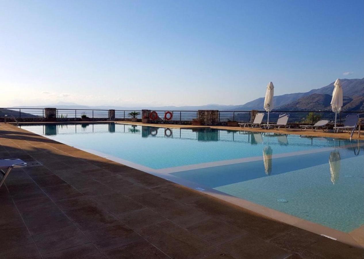 Arbutus - Relaxing Apartment With Fantastic Views Георгиуполис Экстерьер фото